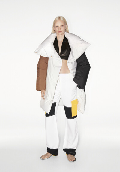 4_Burberry Spring_Summer 2022 Pre-Collection Look 2.jpg