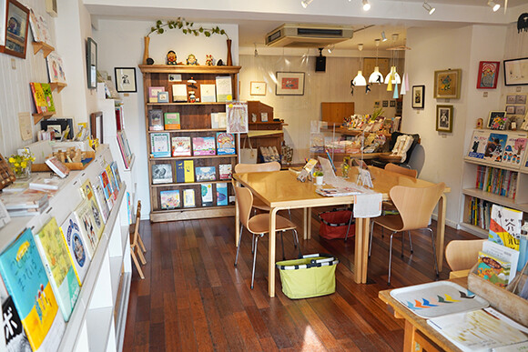 06-211124-kamakura-book-cafe.jpg