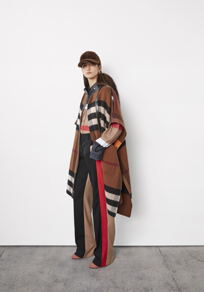 7_Burberry Spring_Summer 2022 Pre-Collection Look 24.jpg