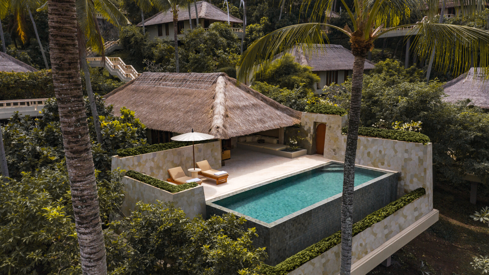 ３：Amankila, Indonesia - Infinity Pool Suite_25629.jpg