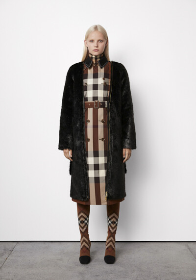9_Burberry Spring_Summer 2022 Pre-Collection Look 23.jpg