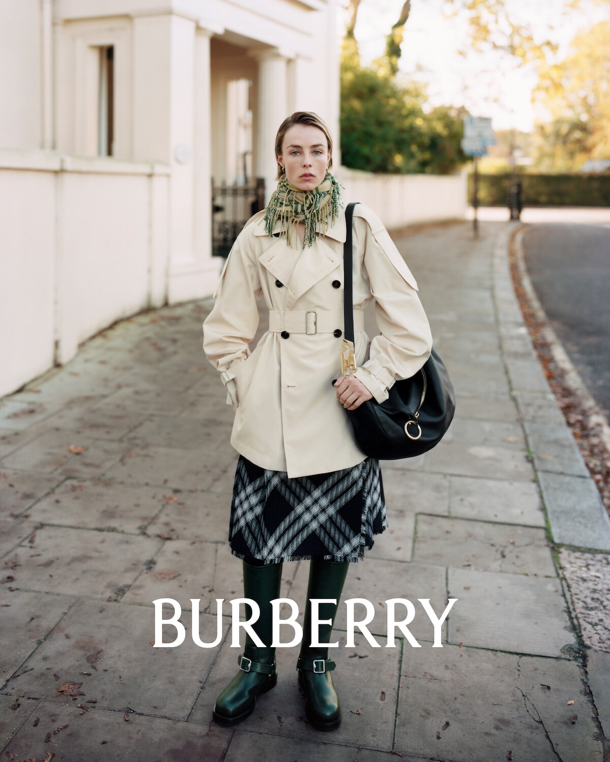 BURBERRY_2023_PRODUCT_STORIES_TRENCH_BURBERRY_RGB_CROPPED_4X5_015.jpg