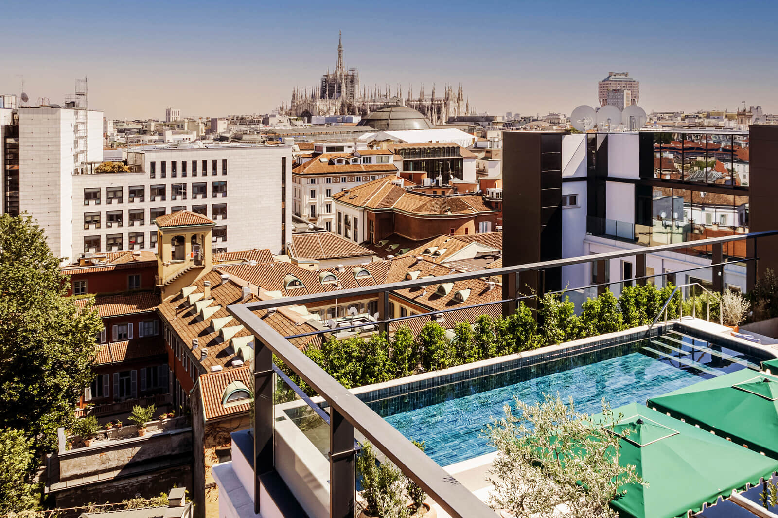 casa_brera_rooftop_pool_and_duomo_of_milan-high_res_1d98f.jpg