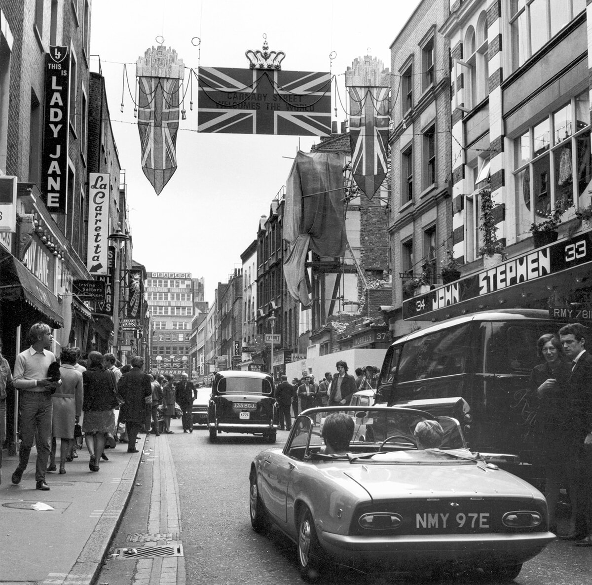 1222Carnaby-Street-during-the-'swinging-60s'-Â©-Henry-Grant-Collection--Museum-of-London.jpg