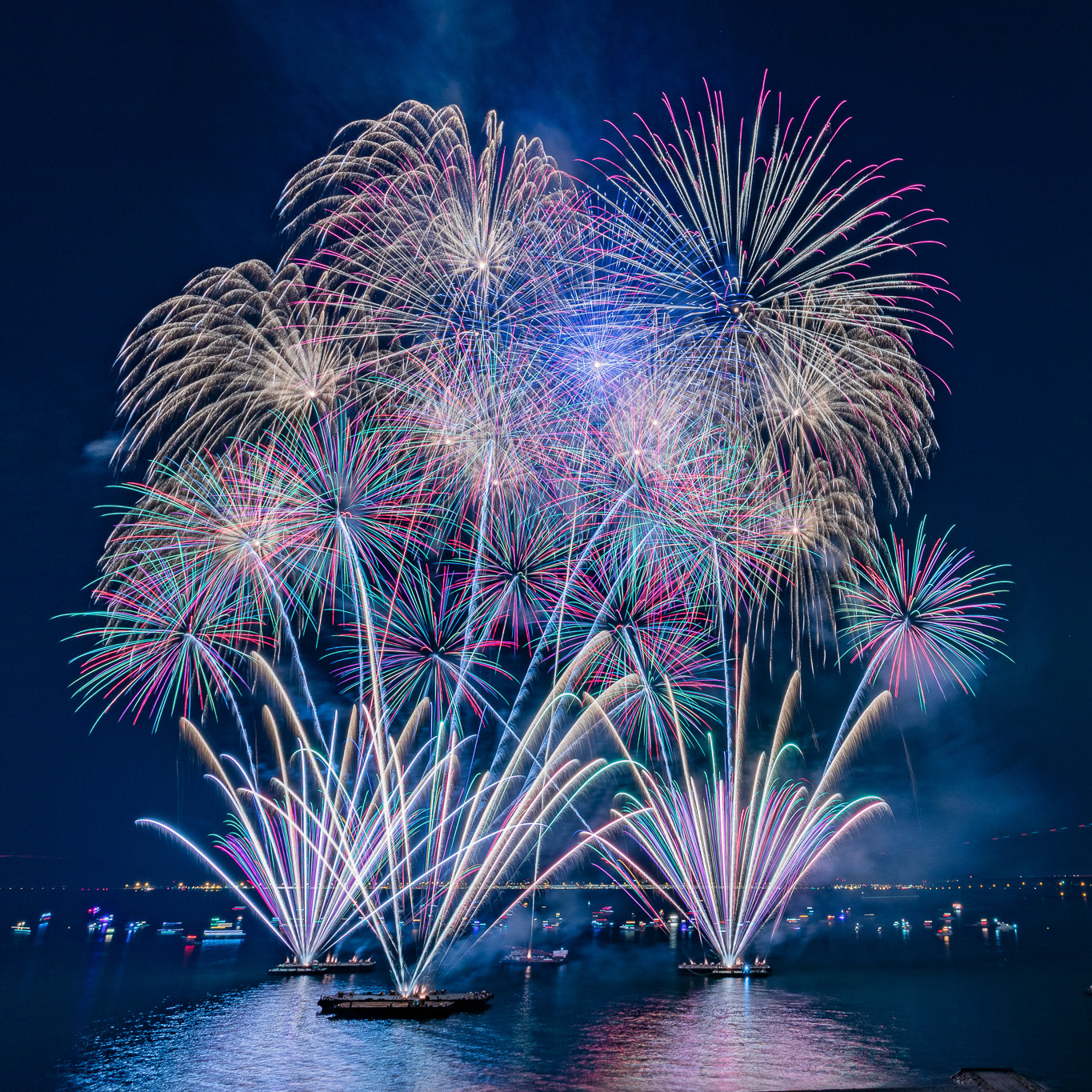 千葉・稲毛海浜公園で、音楽と花火が融合するエンタテインメント「SBI舞花火」を開催！