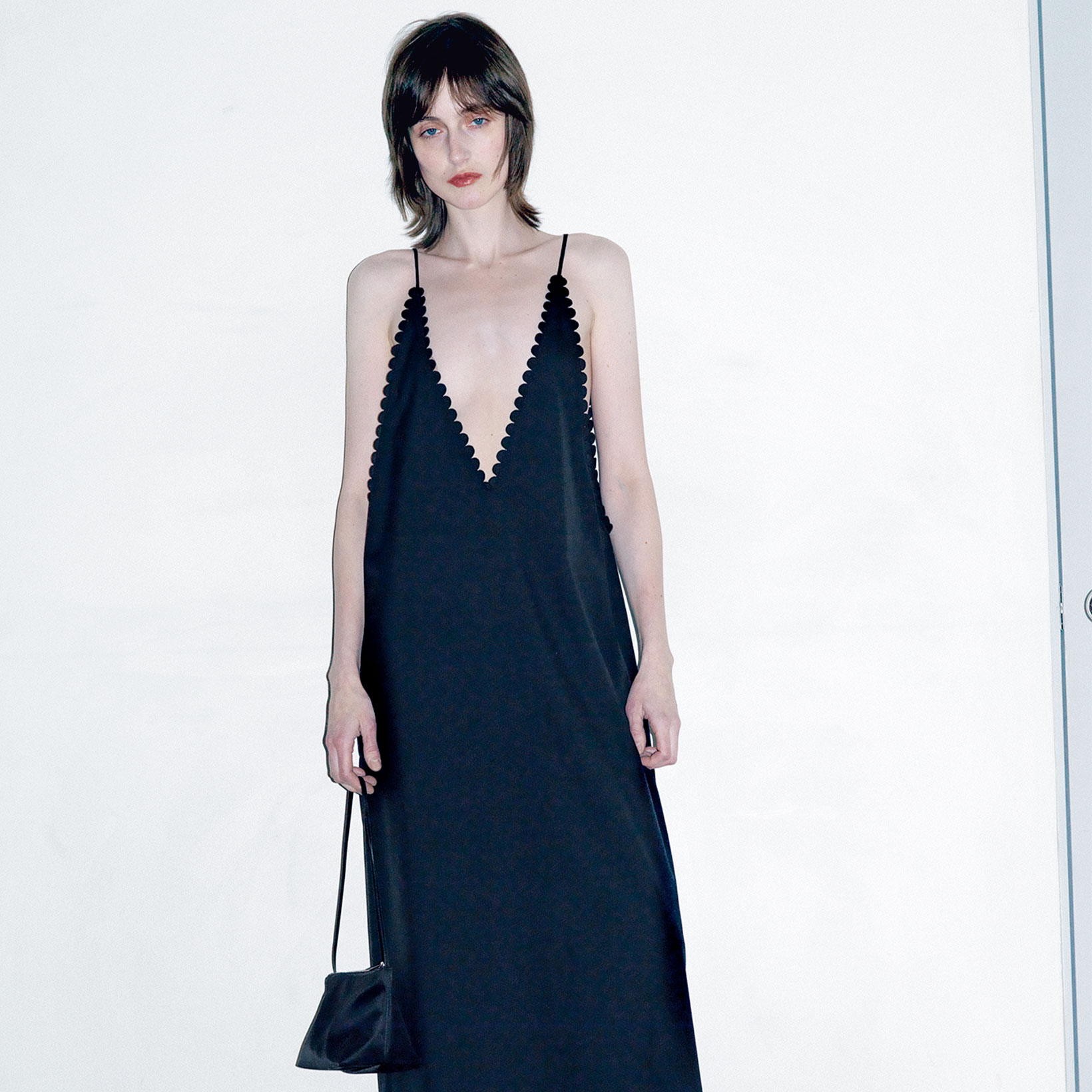 ブラックドレスの無限の可能性。【フレンチシックの新スタンダード】