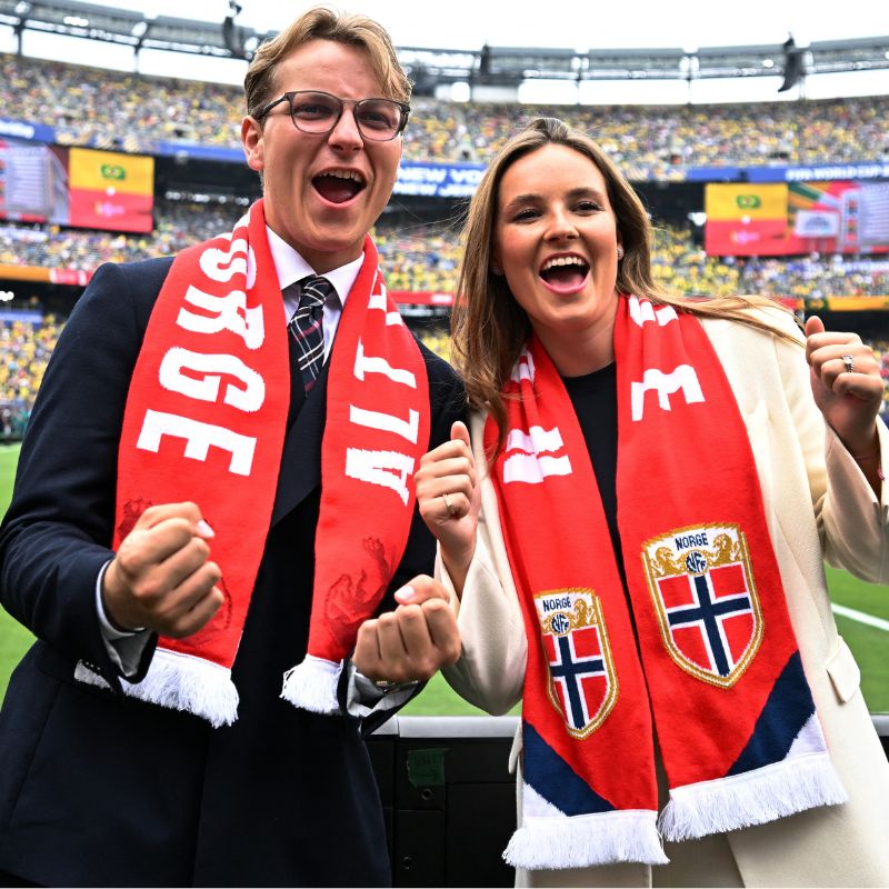 ノルウェー、ブラジルに勝利！ イングリッド・アレクサンドラ王女、半裸のハーランドに喜びのあまりハグ。