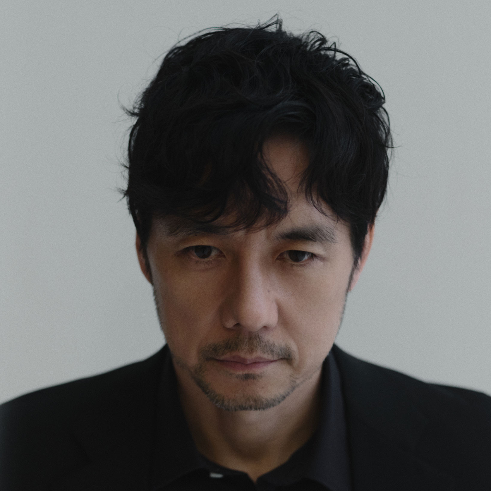 俳優、西島秀俊。30年のキャリアを超えて挑戦を続ける理由。