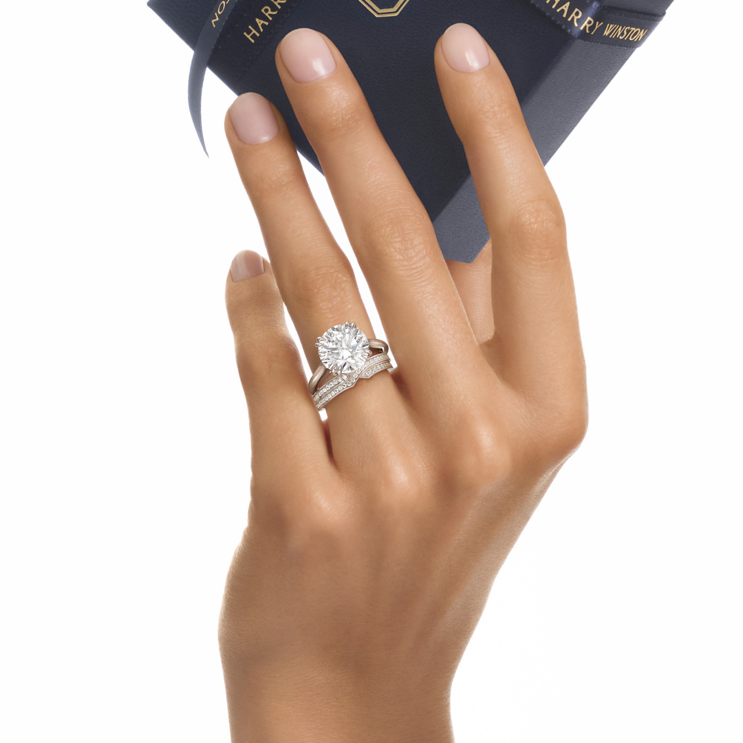 人生を彩る一本を、ハリー・ウィンストンがブライダルフェア開催、名古屋店限定特典も。