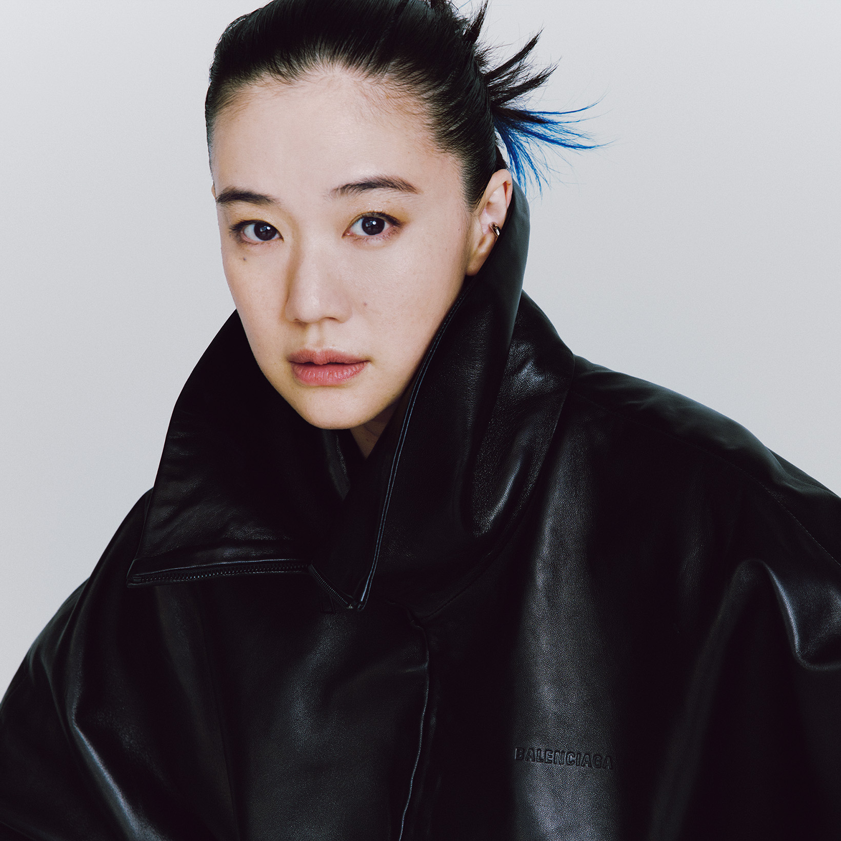 蒼井優、バレンシアガと奏でる旋律。