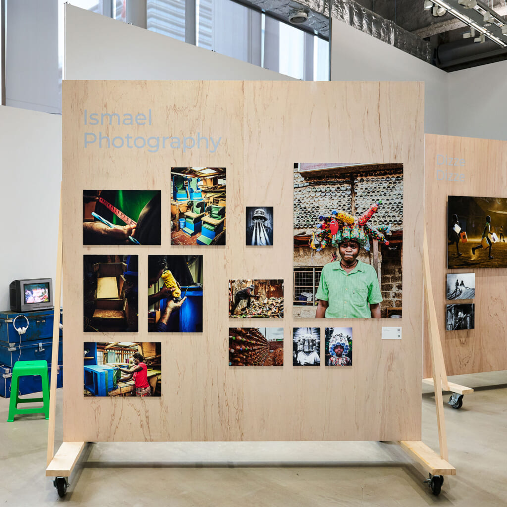 ケニアのスラムに暮らすアーティストたちが「語る主体」となって表現する展覧会。
