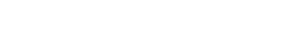 レースロングドレス￥30,240/サリー ジョーンズ（イルフェリーノ）　ピアス（YG×シルバー）￥51,840/シャルロット・シェネ（トゥモローランド）