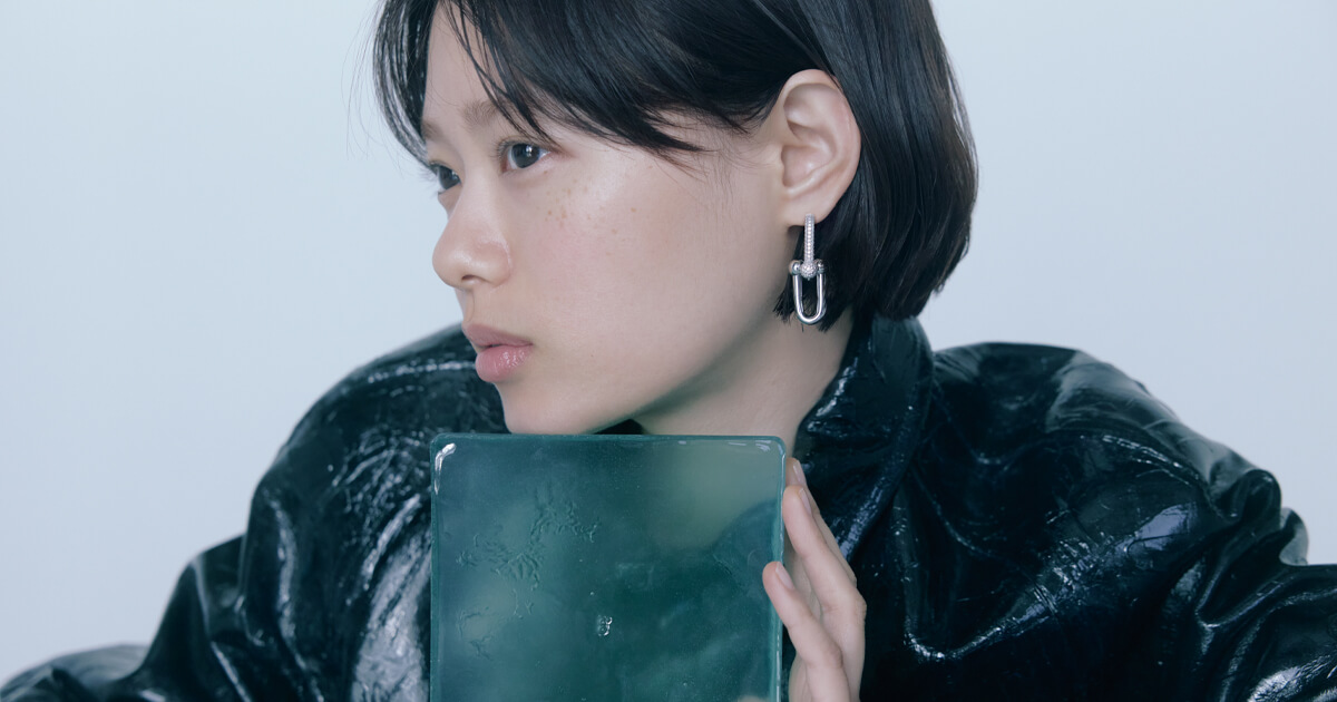 Argha lemon ティファニー色　天珠 杉咲花、ティファニーと内なる煌めき。｜special｜madameFIGARO.jp