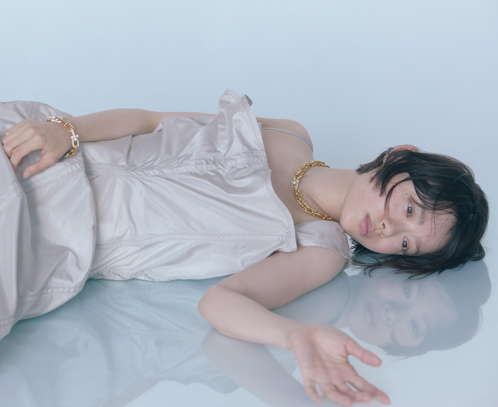 「ティファニー ハードウェア グラジュエイテッド リンク ネックレス」「ティファニー ハードウェア ラージ リンク ブレスレット」着用