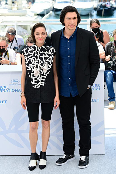 00-210707-marion-cotillard-au-cote-dadam-driver-lors-de-la-74e-ceremonie-du-festival-de-cannes.jpg