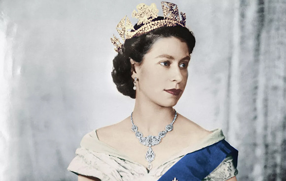 エリザベス女王の国宝級のジュエリーコレクション、受け継ぐのは誰