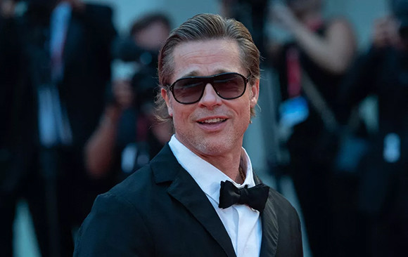 00-220928-brad-pitt.jpg