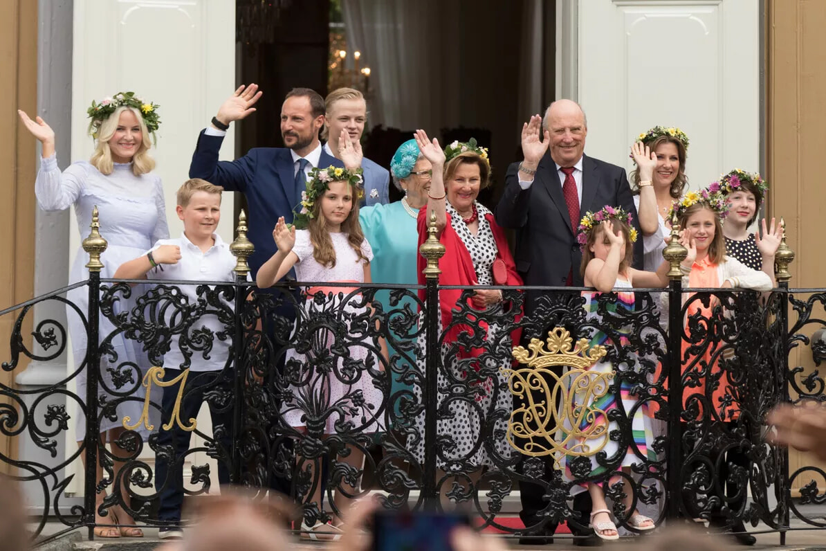 00-241121-the-royal-family-of-norway.jpg