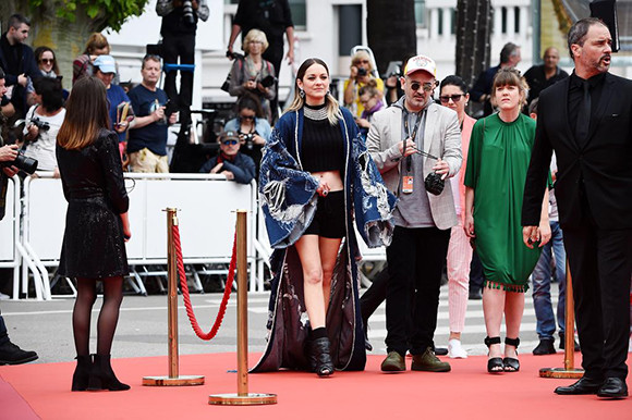01-01-210707-marion-cotillard-en-short-a-cannes-photo-2.jpg
