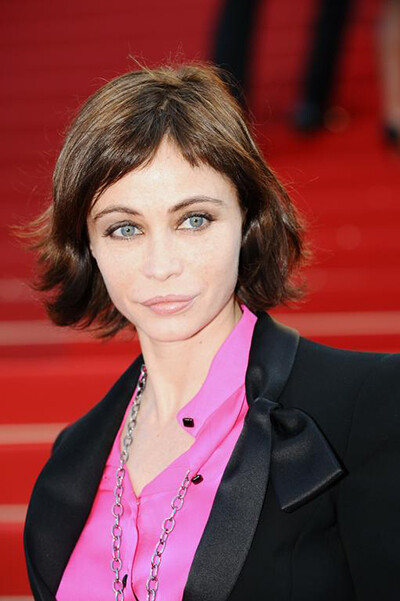 01-11-220126-emmanuelle-beart.jpg