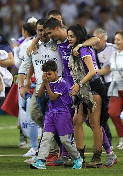 01-11-220128-georgina-rodriguez-et-cristiano-ronaldo.jpg