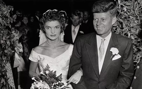 01-210622-jacqueline-et-john-f-kennedy.jpg