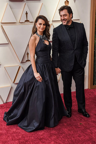 01-220329-oscars2022-costumes.jpg