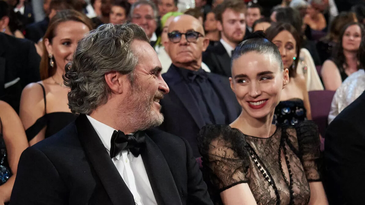 01-240219-rooney-mara-and-joaquin-phoenix.jpg