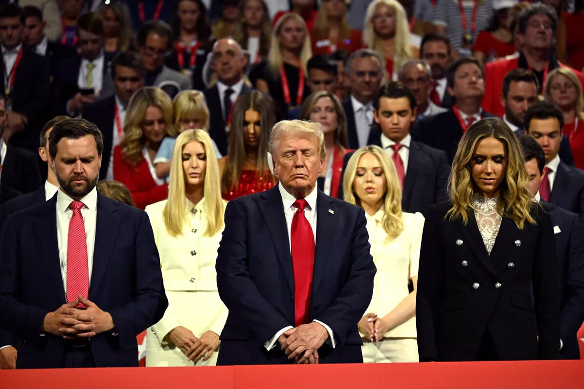 01-250120-face-of-trumps-family.jpg