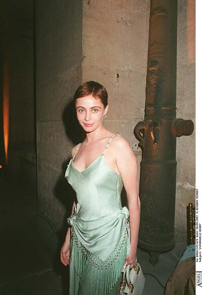 01-27-220126-emmanuelle-beart.jpg