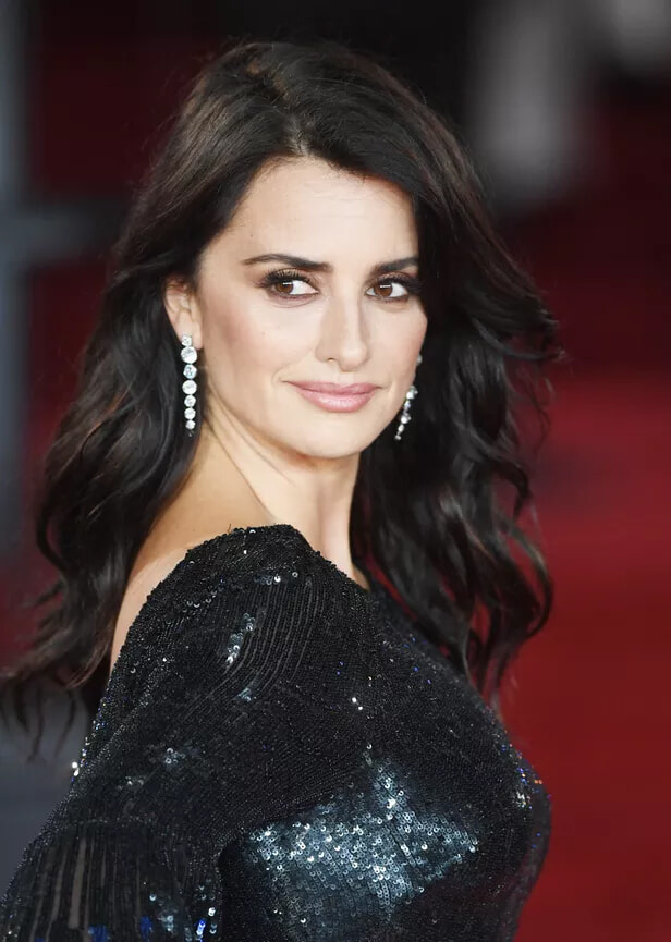 01-36-240430-penelope-cruz.jpg