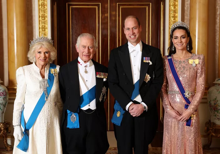 01-43-231228-the-royal-family-of-england.jpg