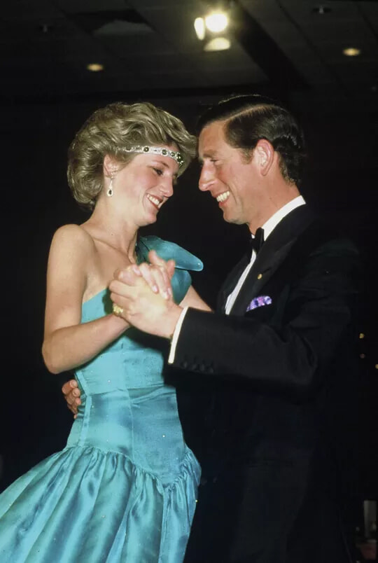 02-241205-kate-and-diana.jpg