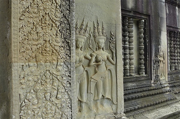 アンコールワット遺跡の外壁を飾るアプサーラ神(女神)の拓本 掛軸仕様-