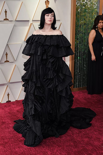 09-220329-oscars2022-costumes.jpg