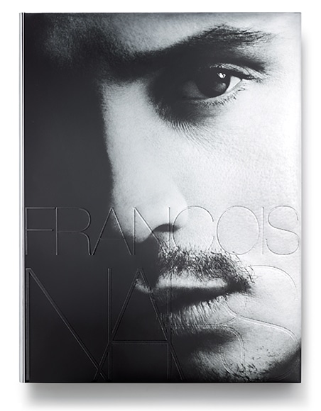 ナーズの革新性に迫る、フォト・バイオグラフィーが刊行。｜Beauty