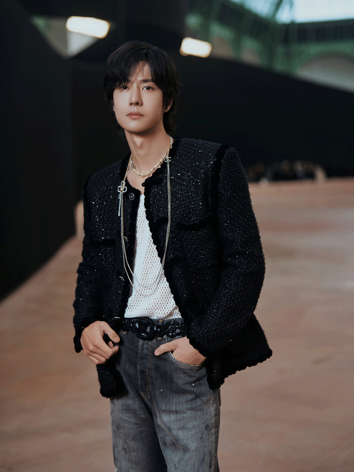 1200-chanel_wang_yibo_chanel_rtw_fw25_show_march_11th_5-LD.gif