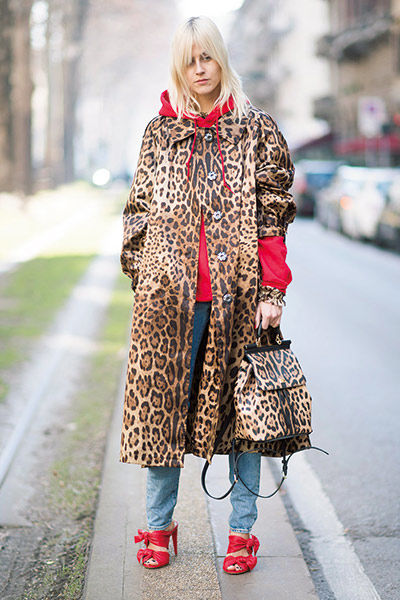 ドルチェ&ガッバーナのレオパードで強い個性を放って。｜Fashion