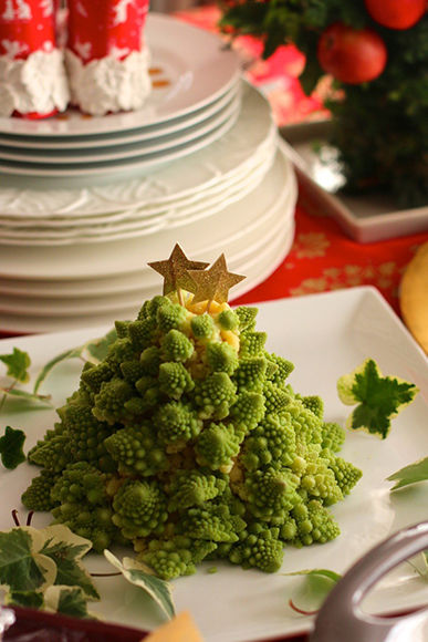 珊瑚のようなロマネスコでクリスマスツリーのサラダ ホームパーティレシピ Gourmet Madamefigaro Jp フィガロジャポン