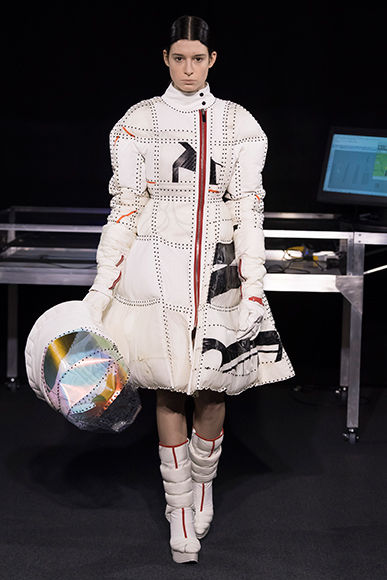 パリ オートクチュールで話題の日本人デザイナーとは Fashion Madamefigaro Jp フィガロジャポン