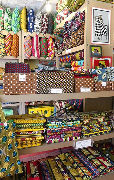 手刺繍が可愛いワックスのバッグやクッションをCSAOで。|Paris 手刺繍が可愛いワックスのバッグやクッションをCSAOで。|Paris
