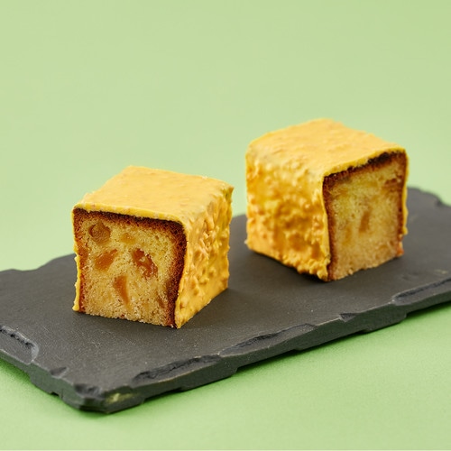 パイナップルの果実味を凝縮した キューブ型のケーキ Tokyoパリジェンヌのスイーツみやげ Gourmet Madamefigaro Jp フィガロジャポン