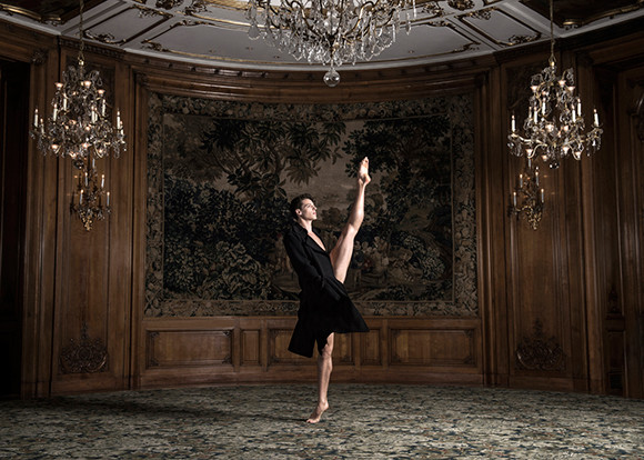 ダンサーの動きから生まれるポエジーを一冊の写真集に パリとバレエとオペラ座と Paris Madamefigaro Jp フィガロジャポン