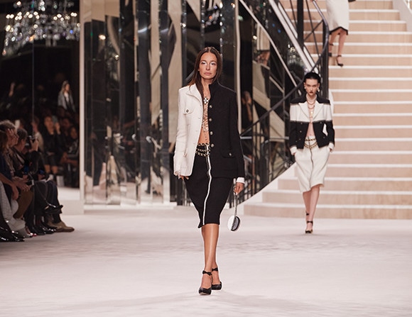 シャネル05】原点に帰るメティエダール コレクション。｜Chanel