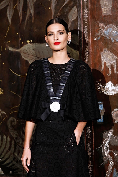 シャネル05】原点に帰るメティエダール コレクション。｜Chanel