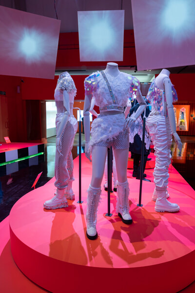 221205-14-Installation-image-featuring-aespa-outfits,-Hallyu!-The-Korean-Wave-at-the-V&A-Ⓒ-Victoria-and-Albert-Museum,-London-(14).jpg