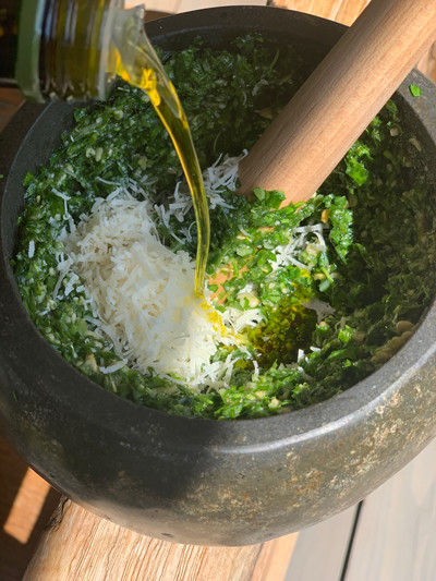 200826-MAKING-THE-PESTO-.jpg