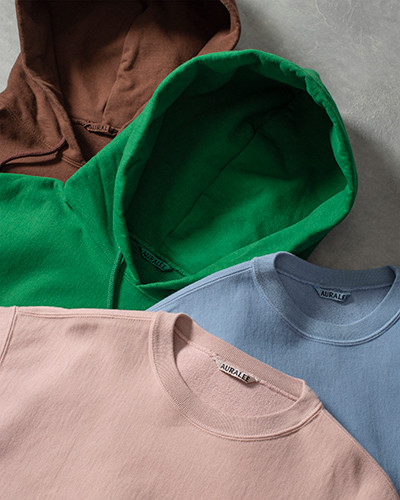 別注スウェットも限定発売、オーラリーのポップアップへ。｜Fashion