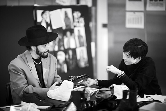 ジミー チュウが、エリック・ヘイズ、POGGYとビッグなコラボ