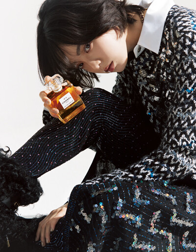 平手友梨奈が纏う、シャネル N°5の5つの魅力。｜Beauty｜madameFIGARO